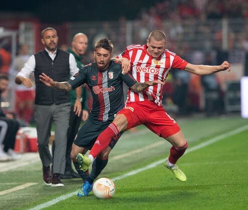 Fussball, Herren, Saison 2022 2023, Europa League (Gruppenphase, Gruppe D, 5. Spieltag), 1. FC Union Berlin - SC Braga, v. l. Trainer Artur Jorge (SC Braga), Iuri Medeiros (SC Braga), Julian Ryerson (1. FC Union Berlin), 27.10. 2022, Copyright: xSebastianxRäppold MatthiasxKochx
