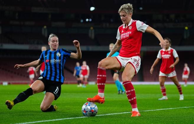 London, England, October 27th 2022: Lina Hurtig (17 Arsenal) in action during the UEFA Womens Champions League football match between Arsenal and FC Zurich at the Emirates Stadium in London, England. (James Whitehead SPP) Copyright: xJamesxWhiteheadx xSPPx spp-en-JaWhSp-ARSvZUR178
