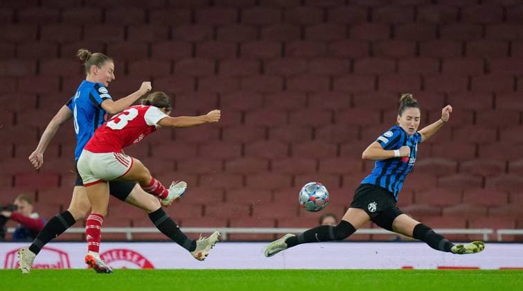 London, England, October 27th 2022: Mana Iwabuchi (23 Arsenal) has a shot on goal during the UEFA Womens Champions League football match between Arsenal and FC Zurich at the Emirates Stadium in London, England. (James Whitehead SPP) Copyright: xJamesxWhiteheadx xSPPx spp-en-JaWhSp-ARSvZUR081
