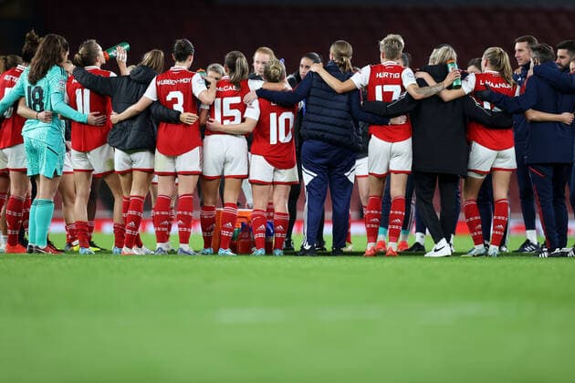 Arsenal v Zurich Women 27 October 2022, London - UEFA Women™s Champion™s League Football - Arsenal Women v Zurich Frauen - Arsenal Women form a huddle - Photo: Charlotte Wilson Offside. London UK Copyright: xCharlottexWilsonx xOffsidexOffside