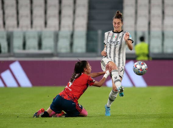 October 27, 2022, Turin, Italy: Martina Lenzini of Juventus Women and Selma Bacha of Olympique Lyonnais during the UEFA WomenÃ¢â‚¬â ¢s Champions League Group C, football match between Juventus Women and Olympique Lyonnais on 27 October 2022 at Allianz Stadium,Turin, Italy. Photo . UEFA Champions League Women football match - Juventus Women vs Olympique Lyonnais, Turin, Italy  - ZUMAl164 20221027_zsa_l164_381 Copyright: xNderimxKacelix