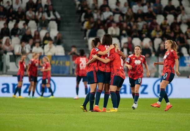 Wendie Renard of Olympique Lyonnais celebrating with team after Lindsey Horan of Olympique Lyonnais scored a goal during the UEFA WomenÃ¢& x80;& x99;s Champions League Group C, football match between Juventus Women and Olympique Lyonnais on 27 October 2022 at Allianz Stadium,Turin, Italy. Photo Nderim Kaceli  Copyright: xNderimxKacelix xipa-agency.netx xLivexMediax 0