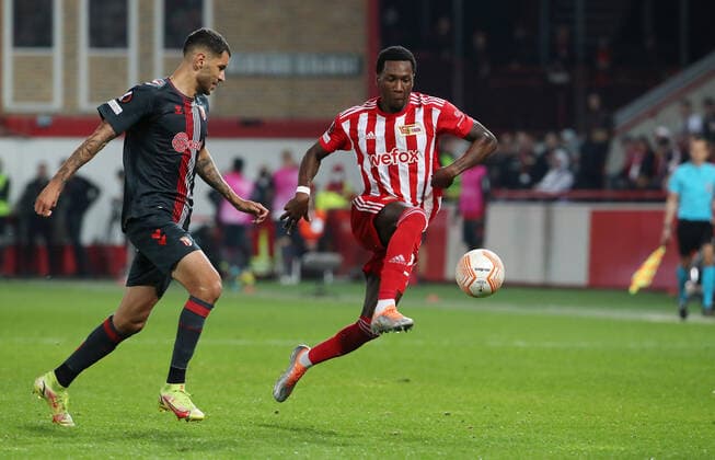 Vitor Tormena, Sheraldo Becker Zweikampf Spielszene Aktion Fußball Fussball UEL UEFA Europa League Herren Saison 2022 2023 27.10.2022 1.FC Union Berlin FCU vs. SC Sporting Braga DFL regulations prohibit any use of photographs as image sequences and or quasi-video.