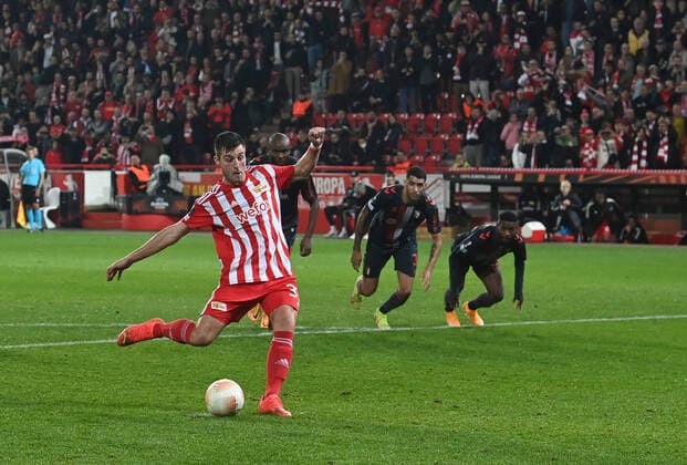 Fussball, Herren, Saison 2022 2023, Europa League (Gruppe D, 5. Spieltag) 1. FC Union Berlin - SC Sporting Braga, Robin Knoche (1. FC Union) erzielt per Elfmeter das Tor zum 1:0 gegen Torwart Matheus (nicht im Bild, SC Sporting Braga), 27.10. 2022, Copyright: xMatthiasxKochx