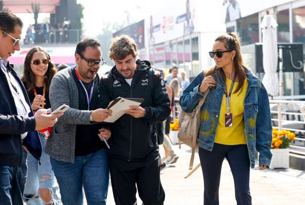 14 Fernando Alonso (ESP, BWT Alpine F1 Team) with his girlfriend Andrea Schlager, F1 Grand Prix of Mexico at Autodromo Hermanos Rodriguez on October 28, 2022 in Mexico City, Mexico. (Photo by HOCH ZWEI) Mexico City Mexico