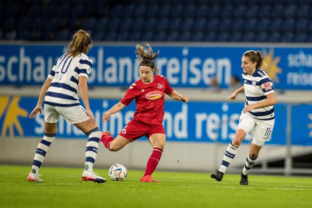 FLYERALARM Frauen Fussball Bundesliga, MSV Duisburg - 1. FC Koeln; 28.10.2022 Alexandria Hess (MSV Duisburg, 20), Lotta Cordes ( 15, 1. FC Koeln), Dörthe Hoppius (MSV Duisburg, 11) FLYERALARM Frauen Fussball Bundesliga, MSV Duisburg - 1. FC Koeln, Duisburg, schainsland reisen Arena DFL REGULATIONS PROHIBIT ANY USE OF PHOTOGRAPHS AS IMAGE SEQUENCES AND OR QUASI-VIDEO. Copyright: xBEAUTIFULxSPORTS Wunderlx