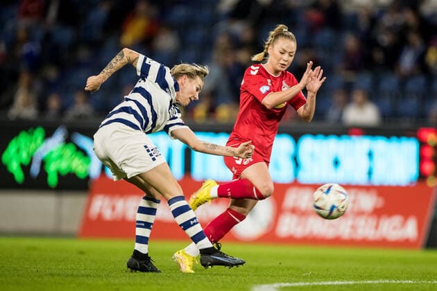 FLYERALARM Frauen Fussball Bundesliga, MSV Duisburg - 1. FC Koeln; 28.10.2022 Sarah Freutel (MSV Duisburg, 21), Weronika Zaistowska ( 24, 1. FC Koeln) FLYERALARM Frauen Fussball Bundesliga, MSV Duisburg - 1. FC Koeln, Duisburg, schainsland reisen Arena DFL REGULATIONS PROHIBIT ANY USE OF PHOTOGRAPHS AS IMAGE SEQUENCES AND OR QUASI-VIDEO. Copyright: xBEAUTIFULxSPORTS Wunderlx