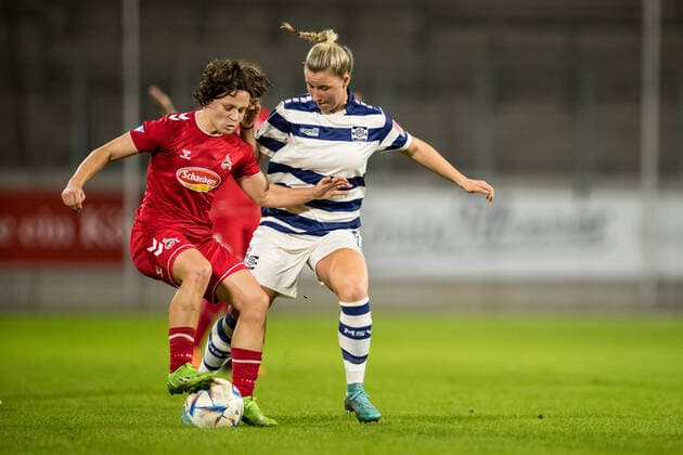 FLYERALARM Frauen Fussball Bundesliga, MSV Duisburg - 1. FC Koeln; 28.10.2022 Alicia Gudorf ( 12, 1. FC Koeln), Meret Guenster (MSV Duisburg, 10) FLYERALARM Frauen Fussball Bundesliga, MSV Duisburg - 1. FC Koeln, Duisburg, schainsland reisen Arena DFL REGULATIONS PROHIBIT ANY USE OF PHOTOGRAPHS AS IMAGE SEQUENCES AND OR QUASI-VIDEO. Copyright: xBEAUTIFULxSPORTS Wunderlx
