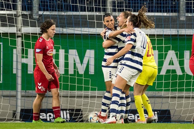 FLYERALARM Frauen Fussball Bundesliga, MSV Duisburg - 1. FC Koeln; 28.10.2022 Jubel zum 1:0 durch Miray Cin (MSV Duisburg, 7) FLYERALARM Frauen Fussball Bundesliga, MSV Duisburg - 1. FC Koeln, Duisburg, schainsland reisen Arena DFL REGULATIONS PROHIBIT ANY USE OF PHOTOGRAPHS AS IMAGE SEQUENCES AND OR QUASI-VIDEO. Copyright: xBEAUTIFULxSPORTS Wunderlx