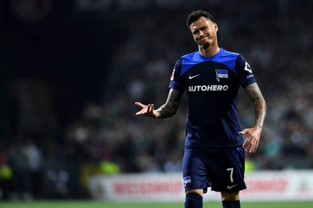 xMTx - Fussball 1. Bundesliga: SV Werder Bremen - Hertha BSC Berlin am 28.10.2022 im Weserstadion in Bremen Davie Selke (Hertha BSC Berlin) unzufrieden, enttäuscht, enttaeuscht, niedergeschlagen. *** xMTx Football 1 Bundesliga SV Werder Bremen Hertha BSC Berlin on 28 10 2022 at the Weser Stadium in Bremen Davie Selke Hertha BSC Berlin dissatisfied, disappointed, disappointed, depressed MT
