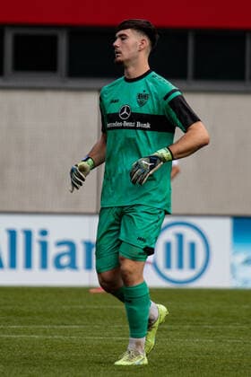 A-Junioren Bundesliga Sued Suedwest FC Bayern Muenchen U19 - VfB Stuttgart U19 29.10.2022 Dennis SEIMEN (VFB 1) in Aktion