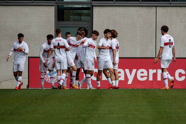 A-Junioren Bundesliga Sued Suedwest FC Bayern Muenchen U19 - VfB Stuttgart U19 29.10.2022 Tor fuer Stuttgart - Jubel nach dem Treffer zum 0-1 durch Laurin ULRICH (VfB 10)