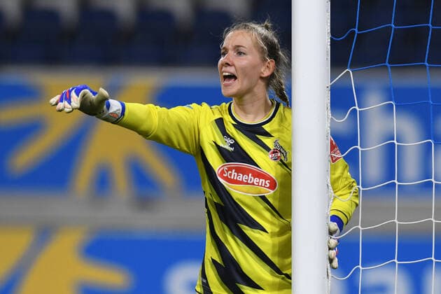Torhueterin Jasmin Pal ( 1 FC Koeln Frauen ) gibt Anweisungen. GER, MSV Duisburg Frauen vs 1 FC Koeln Frauen, Fussball, Bundesliga, 6. Spieltag Spielzeit 2022 2023, 28.10.2022 DFL DFB REGULATIONS PROHIBIT ANY USE OF PHOTOGRAPHS AS IMAGE SEQUENCES AND OR QUASI-VIDEO GER, MSV Duisburg Frauen vs 1 FC Koeln Frauen, Fussball, Bundesliga, 6. Spieltag Spielzeit 2022 2023, 28.10.2022 Duisburg Copyright: xEibner-Pressefoto ThomasxThienelx EP_TTL
