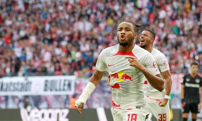 Sport Themen der Woche KW43 Sport Bilder des Tages GER, 1.Bundesliga, RB Leipzig - Bayer 04 Leverkusen 29.10.2022, Leipzig, Red Bull Arena, GER, Saison 2022 2023, 1.Bundesliga, 12.Spieltag, RasenBallsport Leipzig vs Bayer 04 Leverkusen im Bild Torjubel Christopher Nkunku (Leipzig) nach dem Tor zum 1:0 DFL regulations prohibit any use of photographs as image sequences and or quasi-video *** GER, 1 Bundesliga, RB Leipzig Bayer 04 Leverkusen 29 10 2022, Leipzig, Red Bull Arena, GER, Saison 2022 2023, 1 Bundesliga, 12 Spieltag, RasenBallsport Leipzig vs Bayer 04 Leverkusen im Bild Goal celebration Christopher Nkunku Leipzig after scoring the 1 0 DFL regulations prohibit any use of photographs as image sequences and or quasi video