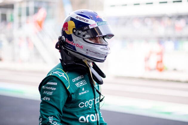 Sebastian Vettel (GER, Aston Martin Aramco Cognizant F1 Team 5) mit Spezialhelm in seinem alten Red Bull Design und dem Schriftzug Danke Didi zum Gedenken an den verstorbenen Dietrich Mateschitz, MEX, Formel 1 Grand Prix von Mexiko, Autodromo Hermanos Rodriguez Mexico City, 3. Freies Training, 29.10.2022 MEX, Formel 1 Grand Prix von Mexiko, Autodromo Hermanos Rodriguez Mexico City, 3. Freies Training, 29.10.2022 Mexico City Copyright: xEibner Memmlerx EP_MMR