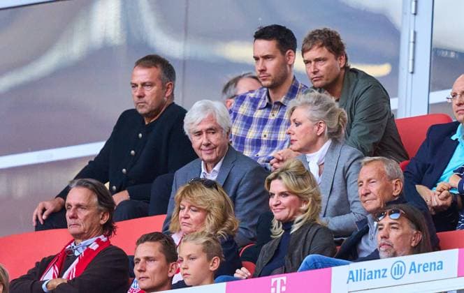 DFB headcoach Hans-Dieter Hansi Flick , Bundestrainer, Nationaltrainer, Marcus SORG, Assistent coach DFB Dr. Fritz SCHERER, former FCB president with wife Claudia, in the match FC BAYERN MÜNCHEN - 1. FSV MAINZ 05 6-2 1.German Football League on Oct 29, 2022 in Munich, Germany. Season 2022 2023, matchday 12, 1.Bundesliga, FCB, München, 12.Spieltag
