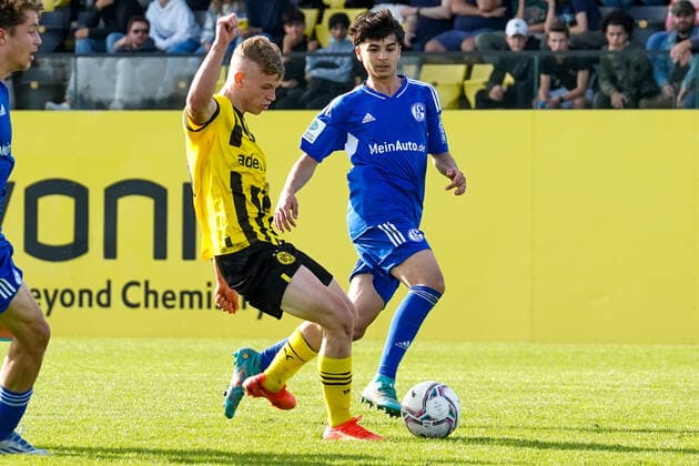 Sonntag, 30.10.2022 Saison 2022 2023 9. Spieltag B-Junioren-Bundesliga U17, U 17 Bundesliga im BVB Fußballpark Hohenbuschei, Dortmund, Deutschland. BV Borussia Dortmund U17 - FC Schalke 04 U17. Cole Campbell (Borussia Dortmund U17 10)