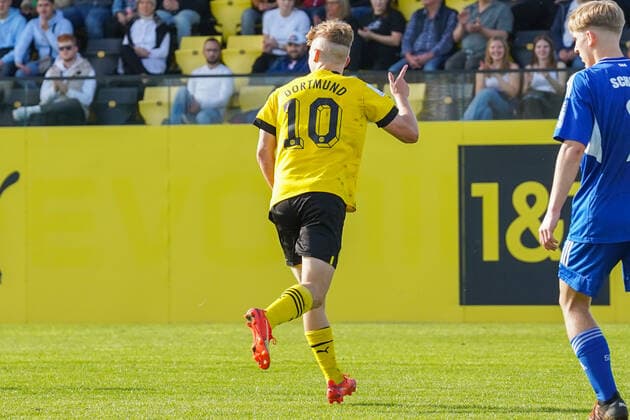 Sonntag, 30.10.2022 Saison 2022 2023 9. Spieltag B-Junioren-Bundesliga U17, U 17 Bundesliga im BVB Fußballpark Hohenbuschei, Dortmund, Deutschland. BV Borussia Dortmund U17 - FC Schalke 04 U17. Cole Campbell (Borussia Dortmund U17 10)