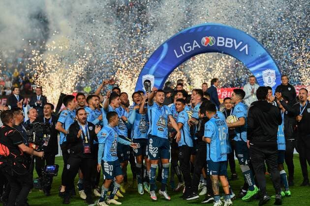 RECORD DATE NOT STATED Liga BBVA MX Apertura 2022 Pachuca (8)3-1 (2) Toluca Final Vuelta Players of Pachuca lift the Champion trophy after the game Pachuca vs Toluca, corresponding to second leg of the great final of the Torneo Apertura 2022 of the Liga BBVA MX, at Hidalgo Stadium, on October 30, 2022. <br><br> Jugadore de Pachuca levantan el trofeo de Campeon despues del partido Pachuca vs Toluca, correspondiente a la vuelta de la gran final del Torneo Apertura 2022 de la Liga BBVA MX, en el Estadio Hidalgo, el 30 de octubre de 2022. PACHUCA HIDALGO MEXICO  Copyright: xDavidxLeahx 20221030223902_LMX_A22_FV_PACHUCA_CAMPEON27