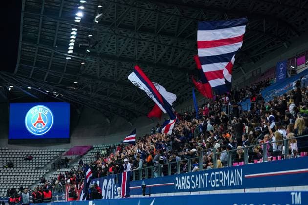 Paris, France, October 20th 2022: PSG fans in the stands during the UEFA Womens Champions League football match between Paris Saint-Germain and Chelsea at Stade Jean-Bouin in Paris, France. (Daniela Porcelli SPP)  Copyright: xDanielaxPorcellix xSPPx spp-en-DaPoSp-20221020-DP202128