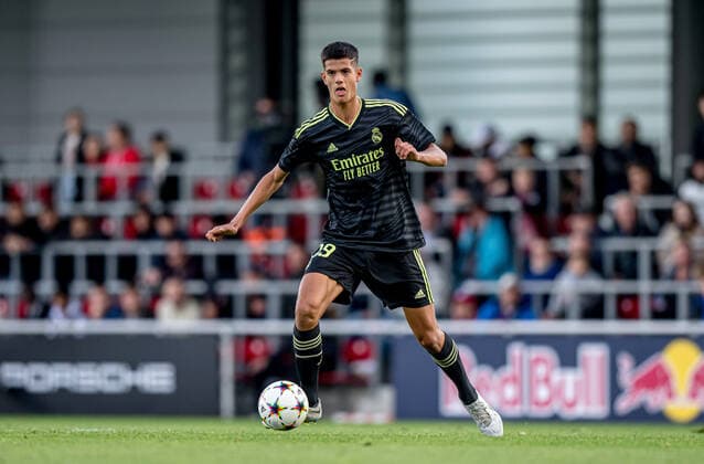 Reals Chema Andres. Fussball UEFA Youth League, Vorrunde 5. Spieltag: RB Leipzig U19 - Real Madrid U19 2:3. 25. Oktober 2022: Leipzig, Red Bull Akademie am Cottaweg. RB Leipzig U19 - Real Madrid U19 2:3
