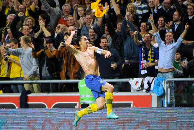 STOCKHOLM 2012-11-14 Sveriges Zlatan Ibrahimovic jublar efter 4-2 malet under onsdagskvällens landskamp i fotboll mellan Sverige och England pa Friends Arena i Solna. Landskampen är den första fotbollsmatchen som spelas pa nya nationalarenan Friends Arena. STOCKHOLM SVERIGE fotboll x10080x *** STOCKHOLM 2012 11 14 Swedens Zlatan Ibrahimovic cheers after scoring 4 goals during Wednesday nights international football match between Sweden and England at Friends Arena in Solna The international match is the first football match to be played at the new national stadium, Friends Arena STOCKHOLM SWEDEN football x10080x  Copyright: xFredrikxSandbergx xTTx x SVERIGE-ENGLAND