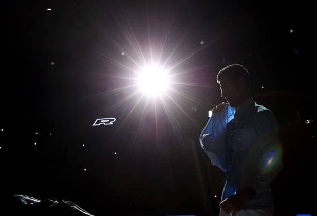 Sport Bilder des Tages Mandatory Credit: Photo by Ella Ling Shutterstock (13513190bl) Novak Djokovic of Serbia walks onto court under the lights Rolex Paris Masters, Day Two, Tennis, AccorHotels Arena, Paris, France - 01 Nov 2022 Rolex Paris Masters, Day Two, Tennis, AccorHotels Arena, Paris, France - 01 Nov 2022  Copyright: xEllaxLing Shutterstockx 13513190bl