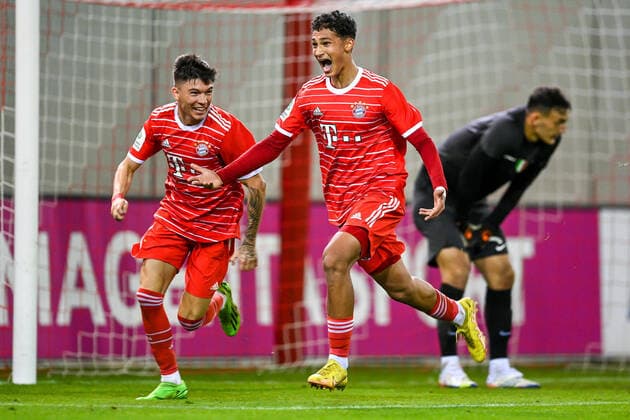 Bilder des Jahres, Sport 11 November Sport Themen der Woche KW44 Sport Bilder des Tages v.li.: Barry Hepburn (FC Bayern, 11) Yousef Qashi (FC Bayern, 17) mit Torjubel, Jubel, Torjubel, Torerfolg, celebrate the goal, goal, celebration, Jubel ueber das Tor zum 2:0 durch Yousef Qashi (FC Bayern, 17), optimistisch, Action, Aktion, Nikolaos Botis (Goalkeeper, Inter Mailand, 1) enttäuscht schauend, Enttäuschung, Frustration, disappointed, pessimistisch, 01.11.2022, München (Deutschland), Fussball, UEFA Youth League , FC Bayern München U19 - FC Internazionale Milano U19 *** v li Barry Hepburn FC Bayern, 11 Yousef Qashi FC Bayern, 17 with goal celebration, cheering, goal celebration, celebrate the goal, goal, celebration, cheering about the goal to 2 0 by Yousef Qashi FC Bayern, 17 , optimistic, action, action, Nikolaos Botis Goalkeeper, Inter Milan, 1 looking disappointed, disappointment, frustration, disappointed, pessimistic, 01 11 2022, Munich Germany , Football, UEFA Youth League , FC Bayern München U19 FC Internazionale Milano U19 xslx