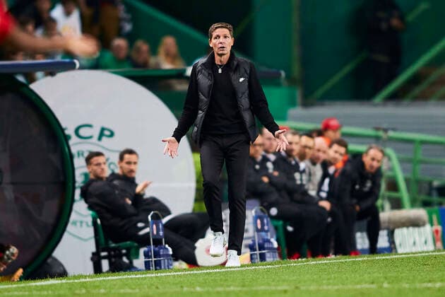 Trainer Oliver Glasner (Eintracht Frankfurt) Sporting Clube de Portugal gegen Eintrach Frankfurt, Fussball, Champions League, Gruppenphase, 6. Spieltag, Spielzeit 2022 2023, 01.11.2022 (DFL DFB REGULATIONS PROHIBIT ANY USE OF PHOTOGRAPHS as IMAGE SEQUENCES and or QUASI-VIDEO). Sporting Clube de Portugal gegen Eintrach Frankfurt,, Fussball, Champions League, Gruppenphase, 6. Spieltag, Spielzeit 2022 2023, 01.11.2022