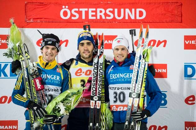 ÖSTERSUND 2013-11-30 Fr v Sveriges Fredrik Lindström, tvaa, Frankrikes Martin Fourcade, vinnare, USA:s Tim Burke, trea, firar pa podiet efter herrarnas 10 kilometer sprint vid världscuptävlingarna i skidskytte i Östersund. oÂ–STERSUND SVERIGE x10050x *** ÖSTERSUND 2013 11 30 From left Swedens Fredrik Lindström, second, Frances Martin Fourcade, winner, USAs Tim Burke, third, celebrate on the podium after the mens 10-kilometre sprint at the World Cup biathlon in Östersund, Sweden x10050x  Copyright: xPONTUSxLUNDAHLx xTTx SKIDSKYTTE VC ÖSTERSUND