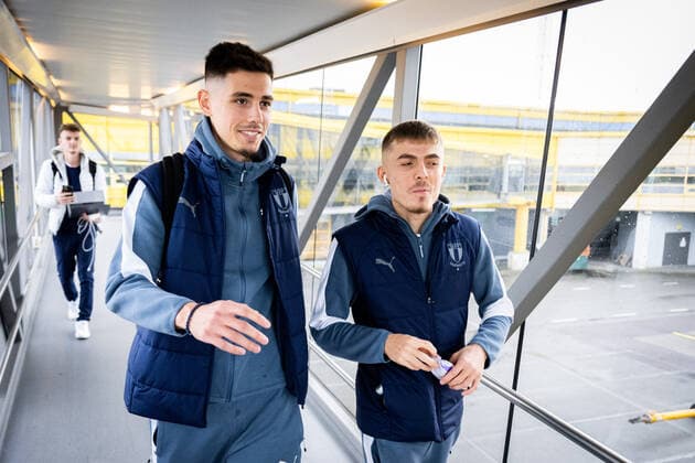 221102 Dennis HadÅ¾ikadunic and Patriot Sejdiu during the team travel from Malmö to Braga ahead of Europa League on November 2, 2022 in Malmö. Photo: Petter Arvidson BILDBYRAN kod PA PA0428 fotboll football soccer fotball uefa europa league resa travel malmö ff bbeng team travel Copyright: PETTERxARVIDSON BB221102PA081