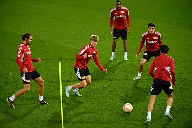 Berlin s Christopher Trimmel, Berlin s Aljoscha Kemlein, Berlin s Diogo Leite, Berlin s Jordan Pefok and Berlin s Genki Haraguchi fight for the ball during a training session of German soccer team Union Berlin, Wednesday 02 November 2022 in Heverlee, in preparation of tomorrow s game against Belgian soccer team Royale Union Saint-Gilloise on day 6 6 of the Uefa Europa League group stage. JOHNxTHYS  x48491847x