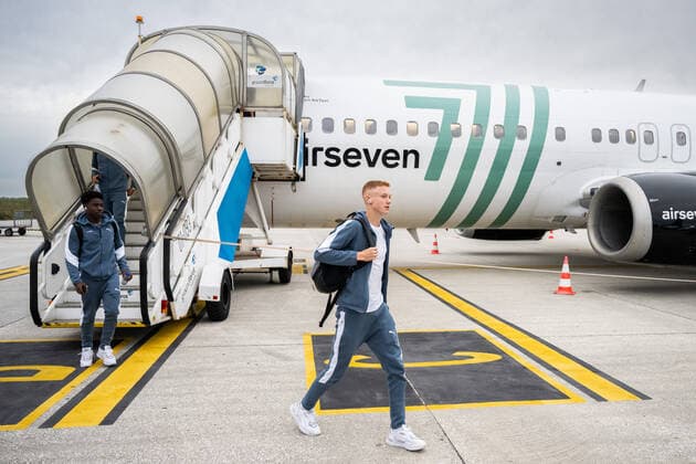 221102 Hugo Larsson during the team travel from Malmö to Braga ahead of Europa League on November 2, 2022 in Porto. Photo: Petter Arvidson BILDBYRAN kod PA PA0428 fotboll football soccer fotball uefa europa league resa travel malmö ff bbeng team travel Copyright: PETTERxARVIDSON BB221102PA093
