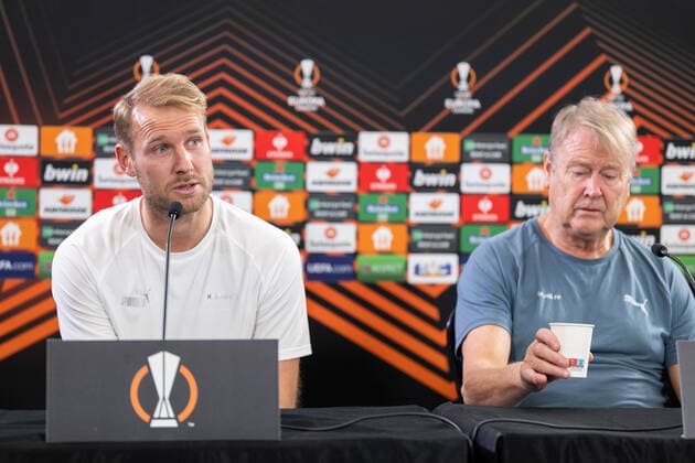 221102 Ola Toivonen and head coach Age Hareide during a press conference, PK, Pressekonferenz with Malmö FF on November 2, 2022 in Braga. Photo: Petter Arvidson BILDBYRAN kod PA PA0429 fotboll football soccer fotball uefa europa league presskonferens press conference malmö ff bbeng Copyright: PETTERxARVIDSON BB221102PA108