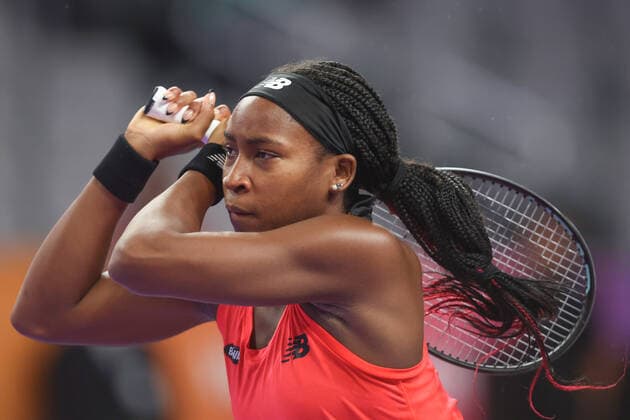 FORT WORTH, TX - NOVEMBER 02: Coco Gauff (USA) hits backhand during the WTA, Tennis Damen Finals on November 2, 2022 at Dickies Arena in Fort Worth, TX. (Photo by George Walker Icon Sportswire) TENNIS: NOV 02 WTA Finals Icon22110253