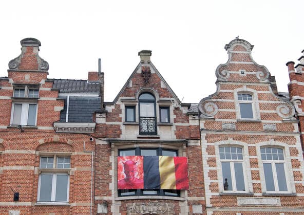 Fussball, Herren, Saison 2022 2023, Europa League (Gruppenphase, Gruppe D, 6. Spieltag), Royale Union Saint-Gilloise - 1. FC Union Berlin, Belgienflagge mit Teufel in Leuven, 03.11. 2022, Copyright: xSebastianxRäppold MatthiasxKochx