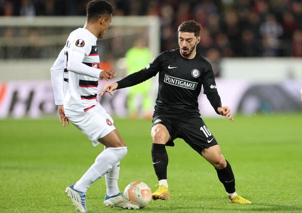 SOCCER - UEFA EL, Midtjylland vs Sturm HERNING,DENMARK,03.NOV.22 - SOCCER - UEFA Europa League, group stage, FC Midtjylland vs SK Sturm Graz. Image shows Paulinho (Midtjylland) and Otar Kiteishvili (Sturm).  GEPAxpictures xChrisxBauer