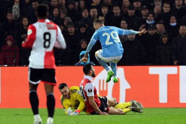 ROTTERDAM - (lr) Feyenoord goalkeeper Justin Bijlow, David Hancko of Feyenoord, Manuel Lazzari or Lazio Roma during the UEFA Europa League Group F match between Feyenoord and Lazio Roma at Feyenoord Stadium de Kuip on November 3, 2022 in Rotterdam, Netherlands. ANP OLAF KRAAK UEFA Europa League group F 2022 2023 xVIxANPxSportx xxANPxIVx