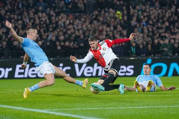 ROTTERDAM, 03-11-2022, Stadium de Kuip, the UEFA Europa League Feyenoord - Lazio Roma, Feyenoord player Santiago Gimenez scoring the 1-0 Feyenoord - Lazio  x19132875x Copyright:
