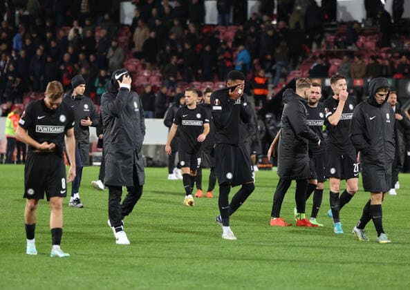 SOCCER - UEFA EL, Midtjylland vs Sturm HERNING,DENMARK,03.NOV.22 - SOCCER - UEFA Europa League, group stage, FC Midtjylland vs SK Sturm Graz. Image shows the disappointment of Alexander Prass, Gregory Wuethrich, David Schnegg, Jakob Jantscher and David Affengruber (Sturm).  GEPAxpictures xChrisxBauer
