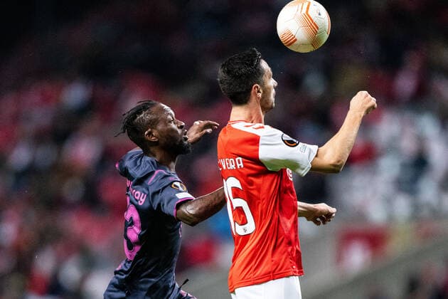 221103 Mohammed Buya Turay of Malmö FF and Paulo Oliveira of Braga during the UEFA Europa League between Braga and Malmö FF on November 3, 2022 in Braga. Photo: Petter Arvidson BILDBYRAN kod PA PA0430 fotboll football soccer fotball uefa europa league braga malmö ff bbeng Copyright: PETTERxARVIDSON BB221103PA057