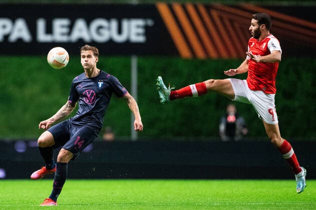 Sport Bilder des Tages 221103 Felix Beijmo of Malmö FF and Abel Ruiz of Braga during the UEFA Europa League between Braga and Malmö FF on November 3, 2022 in Braga. Photo: Petter Arvidson BILDBYRAN kod PA PA0430 fotboll football soccer fotball uefa europa league braga malmö ff bbeng Copyright: PETTERxARVIDSON BB221103PA058
