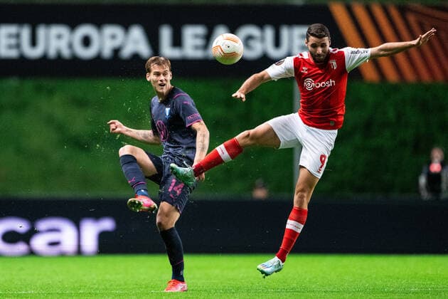 221103 Felix Beijmo of Malmö FF and Abel Ruiz of Braga during the UEFA Europa League between Braga and Malmö FF on November 3, 2022 in Braga. Photo: Petter Arvidson BILDBYRAN kod PA PA0430 fotboll football soccer fotball uefa europa league braga malmö ff bbeng Copyright: PETTERxARVIDSON BB221103PA059