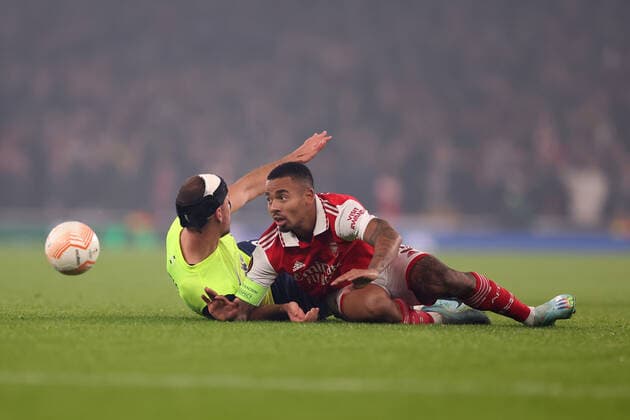 Arsenal v FC Zurich 03 November 2022, London - UEFA Europa League Group Stage - Arsenal v FC Zurich - Nikola Katic of Zurich falls as he challenges Gabriel Jesus of Arsenal - Photo: Jacques Feeney Offside. London UK Copyright: xJacquesxFeeneyx xOffsidexOffside