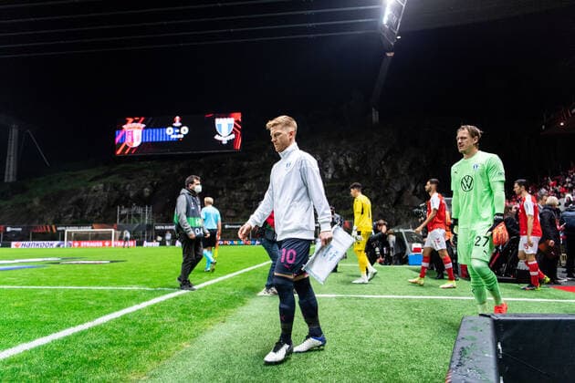 221103 Anders Christiansen and goalkeeper Johan Dahlin of Malmö FF ahead of the UEFA Europa League between Braga and Malmö FF on November 3, 2022 in Braga. Photo: Petter Arvidson BILDBYRAN kod PA PA0430 fotboll football soccer fotball uefa europa league braga malmö ff bbeng Copyright: PETTERxARVIDSON BB221103PA066