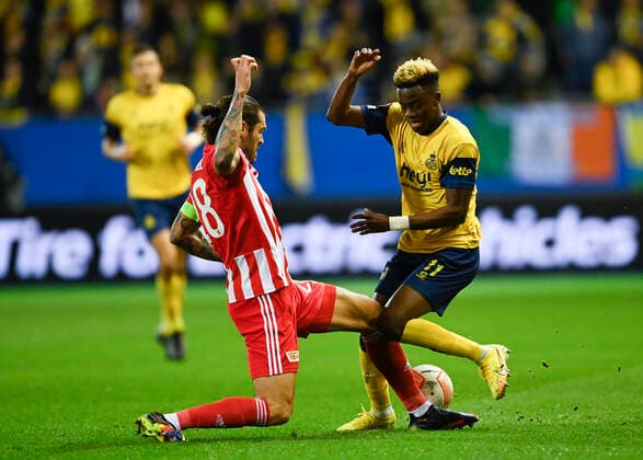 Berlin s Christopher Trimmel and Union s Simon Adingra fight for the ball during a soccer match between Belgian Royale Union Saint-Gilloise and German Union Berlin, Thursday 03 November 2022 in Leuven, on day 6 6 of the Uefa Europa League group stage. JOHNxTHYS  x48592560x