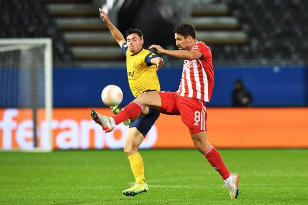 Fussball, Herren, Saison 2022 2023, Europa League (Gruppenphase, Gruppe D, 6. Spieltag), Royale Union Saint-Gilloise - 1. FC Union Berlin, v.l. Dante Vanzeir (Royale Union Saint-Gilloise, 13) und Rani Khedira (1. FC Union Berlin, 8) im Zweikampf , 03.11. 2022, Copyright: xSebastianxRäppold MatthiasxKochx