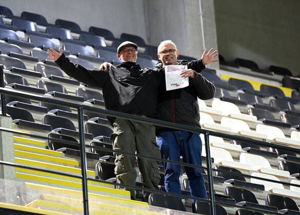 Fussball, Herren, Saison 2022 2023, Europa League (Gruppenphase, Gruppe D, 6. Spieltag), Royale Union Saint-Gilloise - 1. FC Union Berlin, die Union-Fans Michael Schultze und Michael Schmidt aus Berlin schafften es ins Stadion, 03.11. 2022, Copyright: xMatthiasxKochx