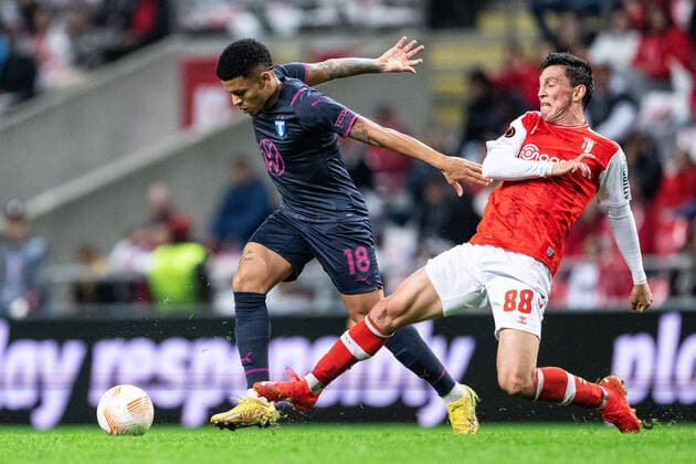 221103 Romain Gall of Malmö FF and Andre Castro of Braga during the UEFA Europa League between Braga and Malmö FF on November 3, 2022 in Braga. Photo: Petter Arvidson BILDBYRAN kod PA PA0430 fotboll football soccer fotball uefa europa league braga malmö ff bbeng Copyright: PETTERxARVIDSON BB221103PA069