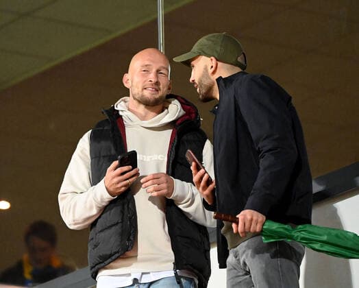 Fussball, Herren, Saison 2022 2023, Europa League (Gruppenphase, Gruppe D, 6. Spieltag), Royale Union Saint-Gilloise - 1. FC Union Berlin, v. l. der Ex-Unioner Toni Leistner und Union-Fan Ali auf der Tribüne,, 03.11. 2022, Copyright: xMatthiasxKochx